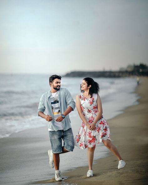 Save The Date Photo Ideas Kerala, Beach Stills, Goa Pics, Pre Wedding Photoshoot Beach, Pre Wedding Photoshoot Props, Prewedding Shoot, Pre Wedding Photoshoot Outfit, Wedding Photoshoot Props, Pre Wedding Shoot Ideas