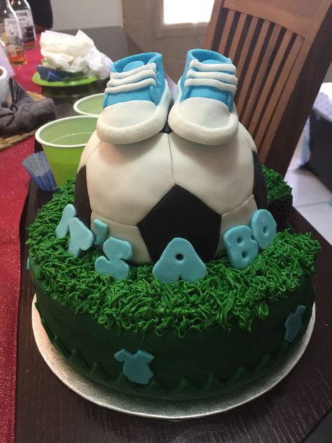 It's a Boy soccer cake Baby Boy Soccer, Soccer Baby Showers, Soccer Theme Parties, Sports Themed Cakes, Sports Baby Shower Theme, Boy Baby Shower Centerpieces, Soccer Baby, Soccer Cake, Sports Baby Shower