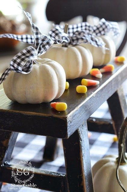 PAINTING PUMPKINS WHITE - StoneGable White Pumpkin Centerpieces, White Pumpkin Decor, Easy Fall Decor, Fall Farmhouse, Fall Decor Ideas, Pumpkin Centerpieces, Thanksgiving Table Settings, Fall Inspiration, Diy Pumpkin