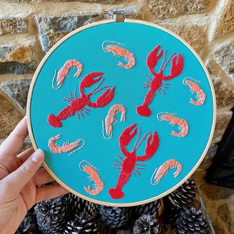 Lobster Embroidery, Embroidered Lobster, Quirky Embroidery, Animals Embroidery, Animal Embroidery, Embroidery Ideas, Hoop Art, Small Things, Embroidery Hoop