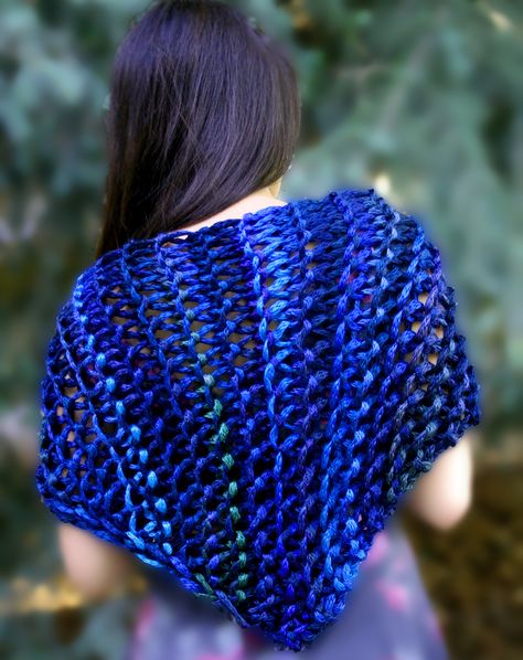 Zippy Triangle Shawl « Knitting Board Blog Knitting Chunky, Knitted Triangle, Sock Loom, Knit Loom, Afghan Loom, Loom Hats, Loom Knitting Tutorial, Knitting Board, Loom Knitting Stitches