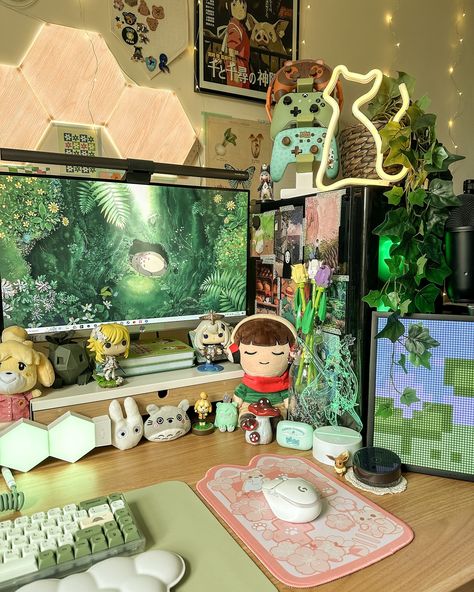 My set up has had many different looks over the years✨ I’m super excited to say that it’ll be going through a HUGE makeover over the summer too🥹 I’m so excited to see what it’ll look like!! Anyone remember my set up from the last photo?? Feels like an eternity ago now!!🤎 | cozy gamer | pc build | pc setup | desk accessories | desk goals | pc gamer | pc gaming | setup | deskgram | stardew | #deskgoals #desksetup #cozygamer #cozygamingcommunity #cozysetup #deskspace #pcsetup #pcbuild #cozyg... Nintendo Gaming Setup, Cottagecore Pc Setup, Cute Pc Build, Pc Build Aesthetic, Gaming Set Up, Pc Set Up, Cute Gaming Setup, Cozy Gaming Room, Set Up Gamer