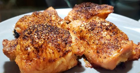 Crispy Montreal Chicken Thighs Montreal Chicken Seasoning, Montreal Chicken, Seasoning Chicken, Paprika Pepper, Chicken With Olives, Pan Chicken, Steak Seasoning, Organic Chicken, Chicken Thigh Recipes