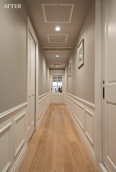 Long Basement Hallway Ideas, Corridor Panelling, Corridor Wall Design, Corridor Design Home, Corridors Design Home, Corridor Interior Design, Lambriseringen Gang, Modern Hallway Design, Wainscoting Styles