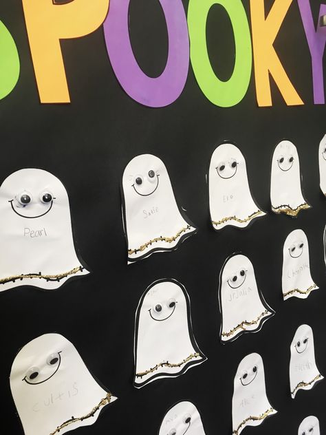 Classroom Halloween Decorations, Classroom Decor Halloween, Spooky Door, Halloween Classroom Decorations, Halloween Door Decor, Classroom Halloween, Halloween Door Decorations, Fall Deco, Elementary School Teacher