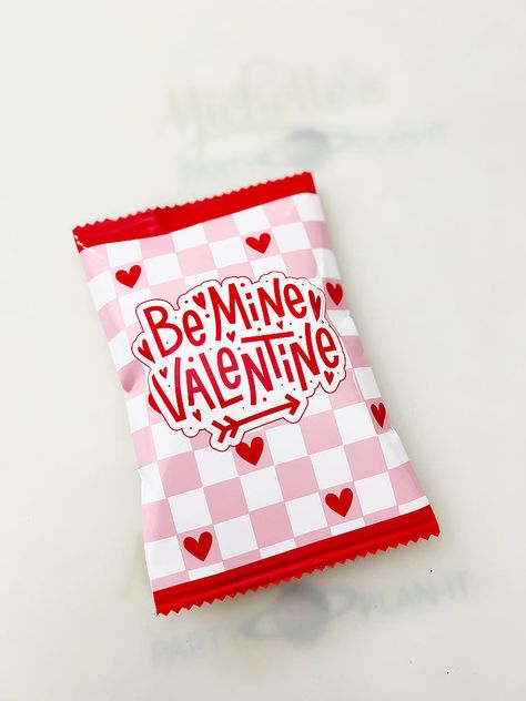 How to Make a Chip Bag for Valentine’s Day Dog Bandana Diy, Bandanas Diy, Easy Valentine Crafts, Cricut Stencils, Printables Ideas, Easy Doodle, School Celebration, Valentines Printables Free, Easy Doodle Art