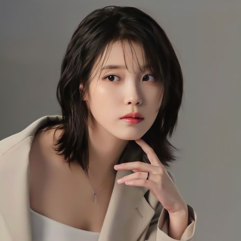 Iu Wolf Cut, Iu Short Hair, Taeyeon Fashion, Iu Hair, Lee Jieun, Girl Short Hair, Hair Reference, Different Hairstyles, Medium Length Hair Cuts