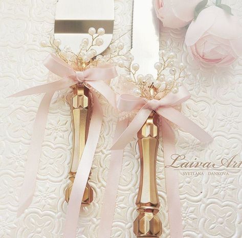 Cake Knife And Server Wedding, Wedding Assesories, Cake Knife Wedding, Gold And Blush Wedding, Blush Wedding Cake, Wedding Knife, Wedding Knife Set, Wedding Cake Knife Set, Blush Wedding Cakes