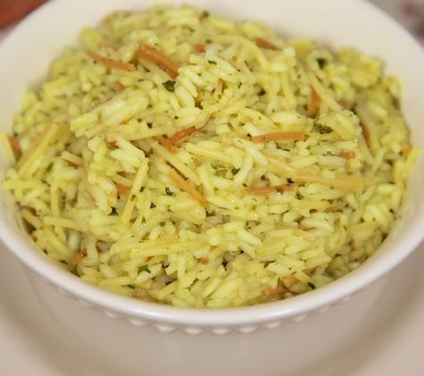 Chicken Rice A Roni, Ricearoni Recipes, Homemade Rice A Roni, Spaghetti Chicken, Chicken Flavored Rice, Chicken Seasoning Recipes, Traditional Meals, Rice A Roni, Chicken Rice Recipes