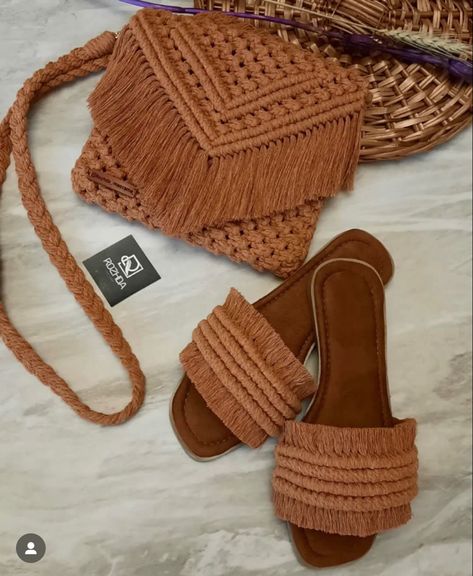 Macrame Slippers, Diy Resin Phone Case, Resin Phone Case, Macrame Clothes, Macrame Wall Hanger, Diy Sandals, Diy Slippers, Macrame Knots Pattern, Macrame Patterns Tutorials