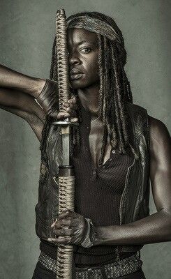 Michonne - The Walking Dead Walking Dead Characters, Walking Dead Art, Hemlock Grove, The Walking Dead Tv, Walking Dead Cast, Dead Zombie, Fear The Walking, Andrew Lincoln, Fear The Walking Dead