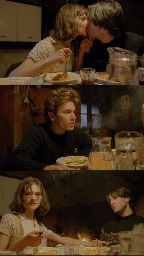 Dinner table scenes have never been this painful not until when Mike did this in front of Scott and Carmella. Dinner Scenes In Movies, Dinner Scene Cinematography, Private Idaho, Couples Dinner, Wall Film, Kitchen Scene, Light Inspiration, My Own Private Idaho, Closer Movie