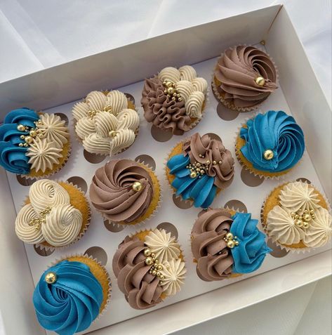 Blue And Brown Cupcakes, Brown Cupcakes, Homemade Cake Topper, Navy Cupcakes, Cupcake Arrangements, Bake Sale Packaging, Cupcake Piping, Chocolate Covered Strawberries Bouquet, Cupcake Decorating Tips