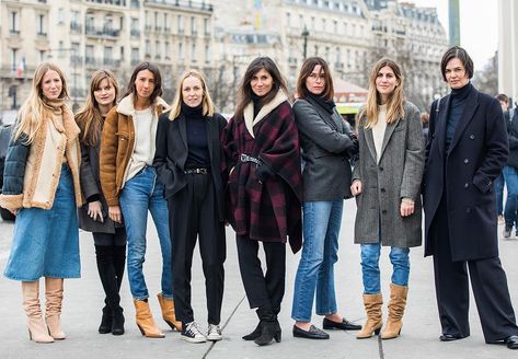 Team Vogue! ❤️ Vogue Paris #voguettes Jennifer Neyt, Geraldine Saglio, Vogue Paris Editorial, Emmanuelle Alt Style, Josephine Le Tutour, Dress Like A Parisian, French Vogue, Emmanuelle Alt, Vogue France