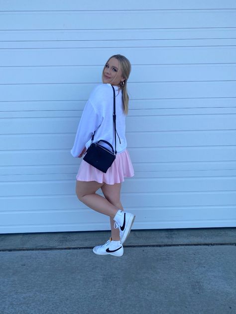 Nike mid blazer ‘77 / spring outfit idea / tennis skirt pink Outfits Nike Blazer Mid 77, Mid Blazer 77, Nike Mid Blazer, Mid Blazer, Nike Mid, Outfit Tennis, Blazer 77, Blazer Mid 77 Vintage, Spring Outfit Idea