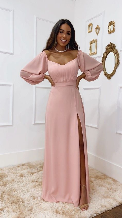 Dresses To Wear To A Graduation, Long Bodycon Dress Formal, Elegant Bridesmaid Dresses Classy, Convocation Dress, Kyoto University, Matric Dance Dresses, Best Costumes, Lilac Bridesmaid Dresses, Classy Gowns