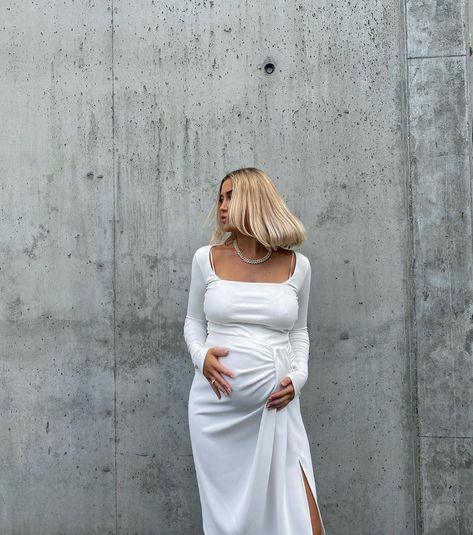 Alberita Nicki on Instagram: “we gettin close babyboy 👼🏼 #30weekspregnant” Short Hair Pregnant, Pregnant Aesthetic, Baby Bump Clothes, Fashion Profile, 30 Weeks Pregnant, Pregnancy Bump, Beautiful Pregnancy, Preggo Fashion, Cute Maternity Outfits