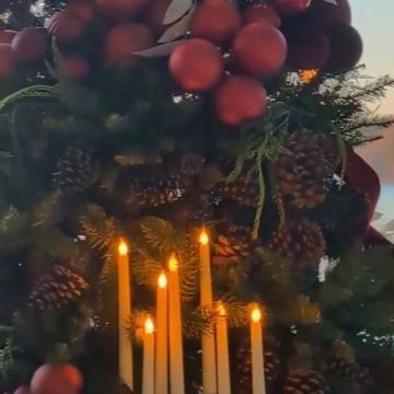 Chelsea on Instagram: "Evening view of our 2022 NoMad Hotel inspo Christmas tree. Have you seen their tree this year? It is full of inspiration as well. Just magical. #decoratewithme #christmasdecor #christmasideas #christmastree #luxurychristmas" Nomad Hotel Christmas Tree, Hotel Christmas Tree, Hotel Christmas, Nomad Hotel, Evening View, Have You Seen, Winter Decor, Holiday Cheer, Christmas Decor