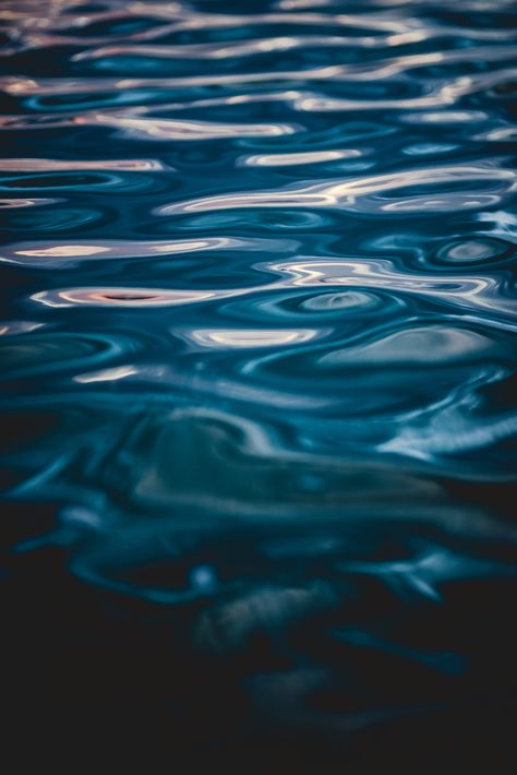 Water Artwork, Ocean Storm, Water Sunset, Water Images, Golden Hour Photography, Water Pictures, Nature Hd, Boat Painting, Water Ripples