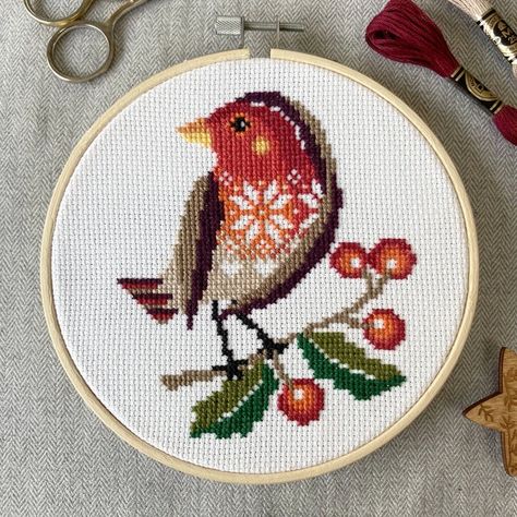 Robin Cross Stitch, Holiday Cross Stitch Patterns, Rockin Robin, Riff Raff, Cross Stitch Needles, Beautiful Cross Stitch, Cross Stitch Bird, Cross Stitches, Cross Stitch Patterns Christmas