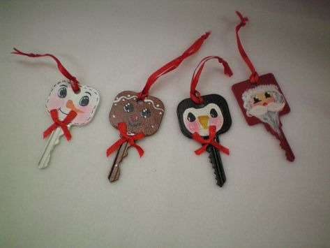 The old metal keys are painted as a penguin, Santa , Gingerbread man or a Snowman.Each key is made a little different Just pick one for $3.50 or you can get 4 different ones for $12.00.Just let me know thank you. Vintage Keys Decor, Old Key Crafts, Key Crafts, Paint Keys, Christmas Clothespins, Gingerbread Diy, Christmas Canvas Art, Christmas Angel Ornaments, Handmade Angels