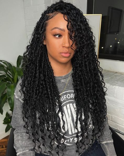 Long Side-Parted Butterfly Locs Medium Length Butterfly Locs, Butterfly Locs With Bangs, Butterfly Locs With Curls, Locs With Bangs, Hairstyle Butterfly, Butterfly Locs Hairstyle, Locs Ideas, Women Cornrows, Braided Hairstyles For Black Women Cornrows