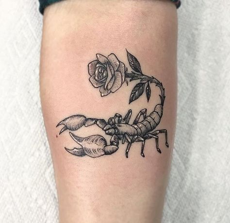 Essa eu vou fazer. Tattoos Scorpio, Scorpio Tattoos, Tattoos Cool, Scorpio Zodiac Tattoos, Tattoos Cute, Tattoos Meaningful, Tattoos Simple, Scorpio Tattoo, Tattoos Unique