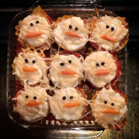 Snowman Themed Food, Snowman Food For Kids, Christmas Dinners For Kids, Snowman Dinner Ideas, Christmas Themed Dinner For Kids, Christmas Movie Dinner Ideas For Kids, Snowman Christmas Party Ideas, Snowman Food Ideas, Snow Food