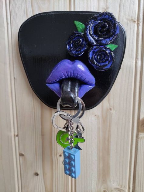 Air Dry Clay Key Holder, Keyholders Diy, Clay Key Holder, Personalized Key Holder, Key Hanger, Key Hooks, Wooden Plaques, Skull Tshirt, Dry Clay