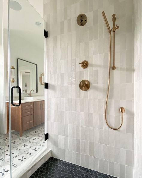 Modern Shower Tile Ideas, Shower Room Ideas, Modern Shower Tile, Shower Tile Ideas, Bathroom Design Inspiration, Modern Shower, Dream Bathrooms, Bathroom Renos, Tile Ideas