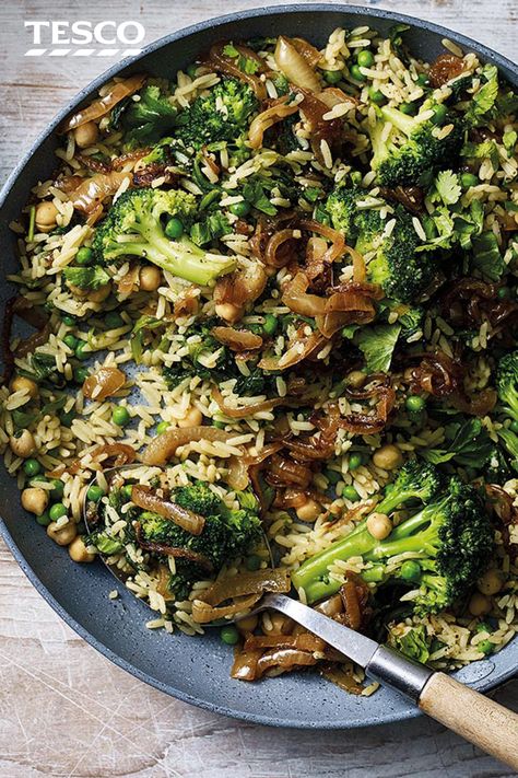 Veg Heavy Meals, Spinach Broccoli Recipes, Broccoli Main Dish Recipes, Rice And Green Peas Recipe, Vegetarian Recipes Uk, Onion Rice Recipe, Colourful Plates, Vegetarian Inspiration, How To Reheat Rice