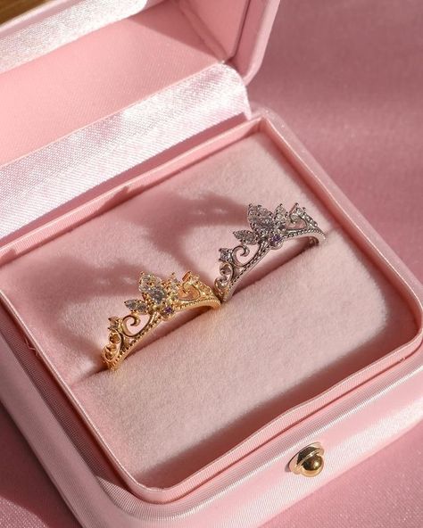 All Posts • Instagram Rapunzel Themed Wedding Ring, Tangled Ring, Rapunzel Ring, Rapunzel Crown, Barbie Ring, Disney Engagement Rings, Rapunzel Wedding, Pretty Jewelry Necklaces, Princess Jewelry