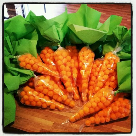 Cheese puff balls as carrots. Easter Party Food, Barnyard Birthday Party, Farm Theme Birthday, Farm Animals Birthday Party, Easter Snacks, Farm Themed Birthday Party, Barnyard Party, Farm Animal Birthday, Barnyard Birthday