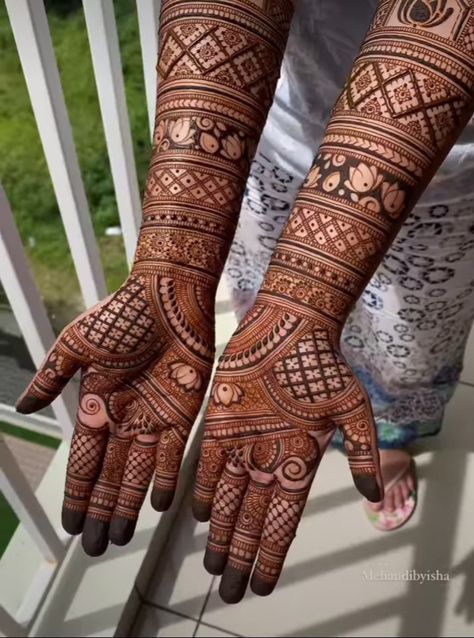 Mehndi Designs Karwachauth, Karwachauth Mehndi, Karwa Chauth Mehndi, Front Hand Mehndi Design, Short Mehndi Design, Rajasthani Mehndi Designs, Front Hand Mehndi, Mehndi Mehndi, Eid Mehndi