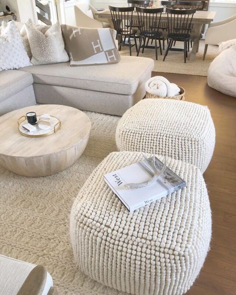 Pouf Ottoman Living Room, Living Room With Ottoman, Pouf Seating, Fixer Upper Living Room, Square Pouf Ottoman, Living Room Pouf, Ottoman Decor, Deco Studio, Poufs & Ottomans