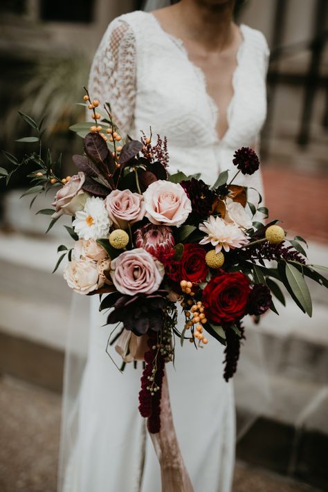 Pretty Wedding Bouquet, Spring Wedding Bouquets, Red Bouquet Wedding, Summer Wedding Bouquets, Fall Wedding Flowers, Wedding Aesthetic, Ny Wedding, Bouquet Of Flowers, Burgundy Wedding