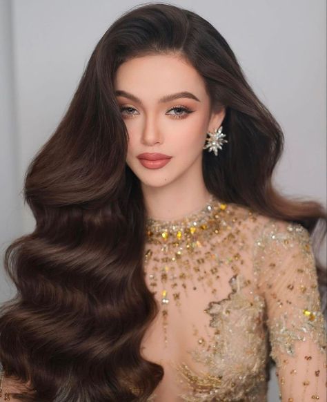 Long Hair Styles Fashion 40s Woman Over 40, Bride Makeup Natural, برج الميزان, Party Hairstyle, Fashion 40s, Asian Makeup Looks, Pageant Hair, Portrait Face, Bridal Hair Inspiration