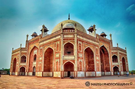 humanyun tomb Sketching Perspective, 2 Point Perspective, Historical India, Humayun's Tomb, India Street, Delhi Travel, Taj Mahal India, Mughal Architecture, Amazing India