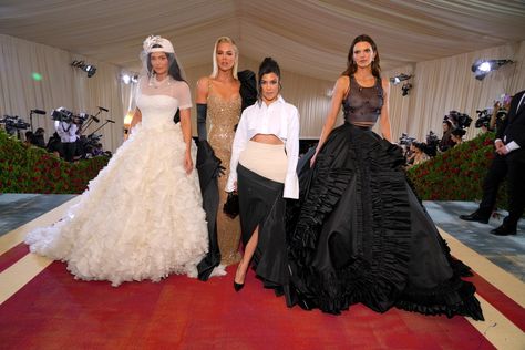 See the Best Dressed Celebrities at Met Gala 2022 | Vogue Kardashian Met Gala, Khloé Kardashian, Jenner Family, Met Gala Red Carpet, Jenner Sisters, Emma Chamberlain, Anna Wintour, Celeb Style, Costume Institute