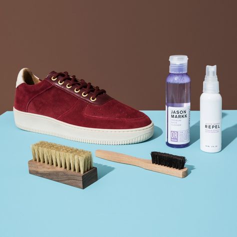 This Best Sneaker Cleaning Kit Is the Secret to Staying Fresh Minimal Wardrobe Men, Best Shoe Cleaner, Cleaning Sneakers, Sneaker Cleaning, Clean Photography, Sneaker Cleaner, Shoe Poster, Gents Shoes, Best Sneaker