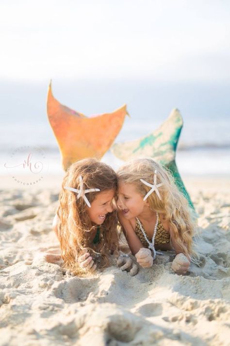 Kids Beach Photoshoot, Mermaid Shoot, Mermaid Sisters, Mermaid Photo Shoot, Mermaid Photoshoot, Mermaid Friends, Photoshoot Pictures, Mermaid Pose, Mermaid Photography