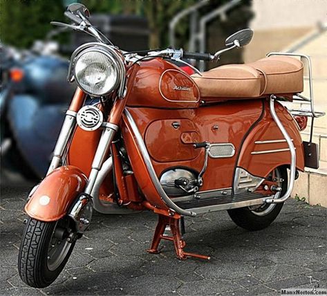 Retro Scooter, Cafe Racer Design, Big Bike, Vintage Vespa, Vespa Scooter, Motorcycles And Scooter, Lambretta Scooter, Vespa Vintage, Scooter Motorcycle