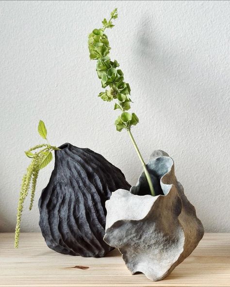 Ceramic Plant Sculpture, Ikebana Vases Ceramics, Plant Sculpture, Ceramic Art Sculpture, Organic Ceramics, Handmade Ceramics Pottery, Ikebana Vases, Sculptures Céramiques, Dekor Diy