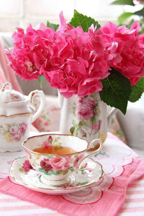 Pink Cottage, Tea Cups And Saucers, House Gardens, Pretty China, Tea Party Garden, Pink Hydrangea, Vintage Teacups, Good Morning Coffee, Tea Art