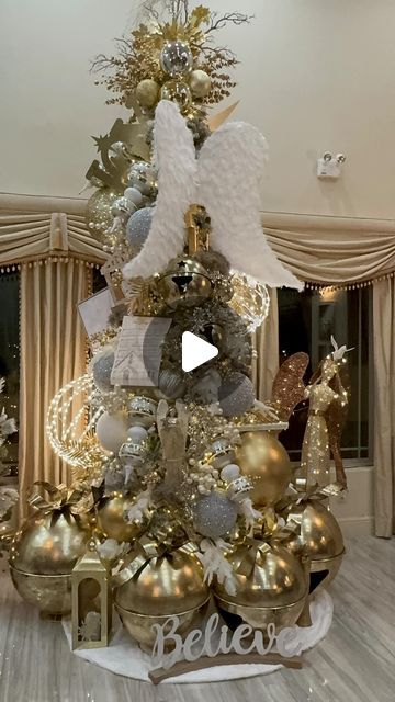 Arly & nubiaandceleste on Instagram: "Llevamos la magia 🪄 de la Navidad a tu hogar  #christmas #christmastree #christmasdecorations #christmastime #christmastree #christmasspirit #rgv" Christmas Tree With Angel Topper, Nativity Themed Christmas Tree, Country French Christmas, Pampas Christmas, French Christmas Decor, Christmas Tree Angel, Chic Candles, Luxury Christmas Tree, Tree Angel