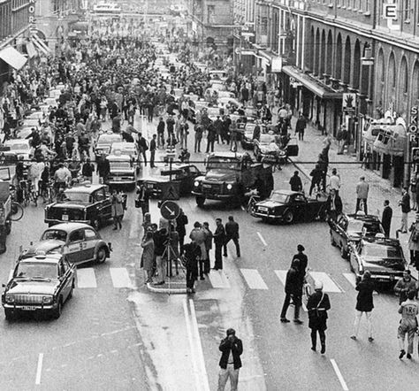 <> First morning after Sweden changed from driving on the left side to driving on the right, 1967 Rare Historical Photos, Flatiron Building, Christopher Robin, Fidel Castro, Historical Moments, Tutankhamun, Milla Jovovich, Nikola Tesla, Interesting History