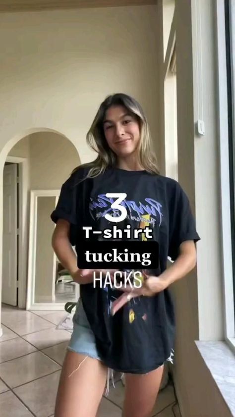 Tucking Hacks, T Shirt Hacks, Aesthetic Yoga, Shirt Hacks, Mode Hippie, Outfit Yoga, Diy Fashion Hacks, Hacks Clothes, Diy Fashion Clothing