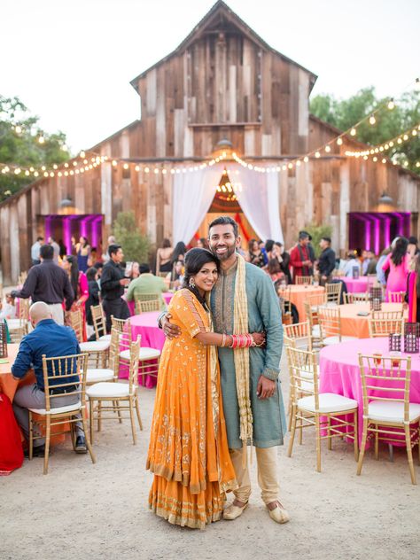 Indian Barn Wedding, Martini Wedding, Emerald And Gold Wedding, Indian Sangeet, Wedding Party Dress Guest, Indian Wedding Venue, Indian Ceremony, Diwali Ideas, Wedding Vineyard