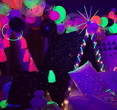 Let it Glow - NEON! | Sleepylily Sweet 16 Bonfire, The Ultimate Sleepover, Diy Teepee Tent, Ultimate Sleepover, Girls Sleepover Party, Sleepover Tents, Glow In Dark Party, Diy Teepee, Glow Birthday Party