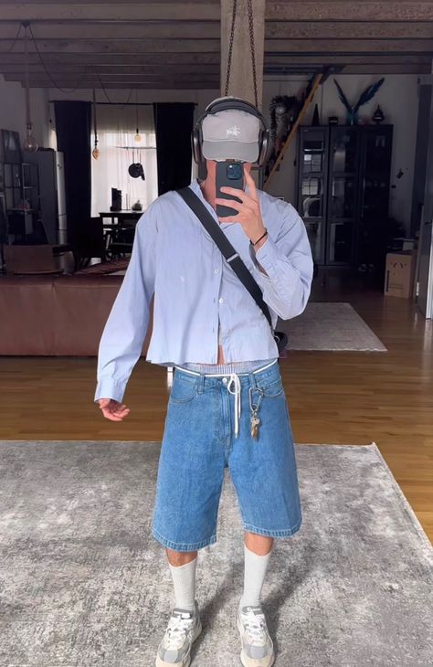 Jean Shorts Men Outfit, Shorts Men Outfits, Glastonbury Fashion, Men Outfit Ideas, Mens Shorts Outfits, Streetwear Mode, Street Style Outfits Men, Street Fashion Men Streetwear, Mens Outfit Inspiration